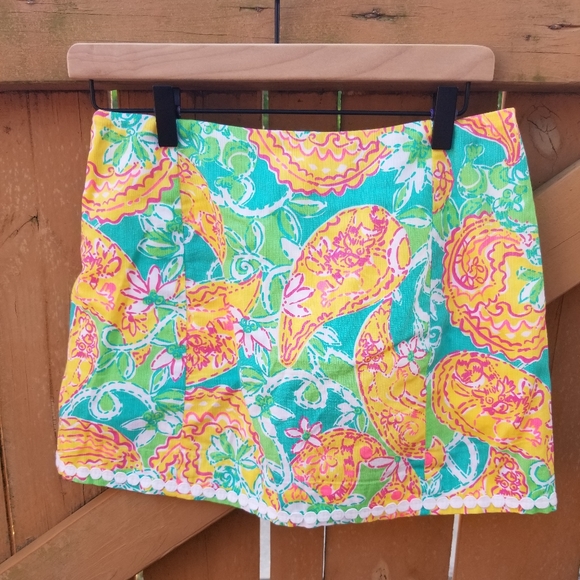 LILLY PULITZER SKORT SIZE 2 - Picture 2 of 3